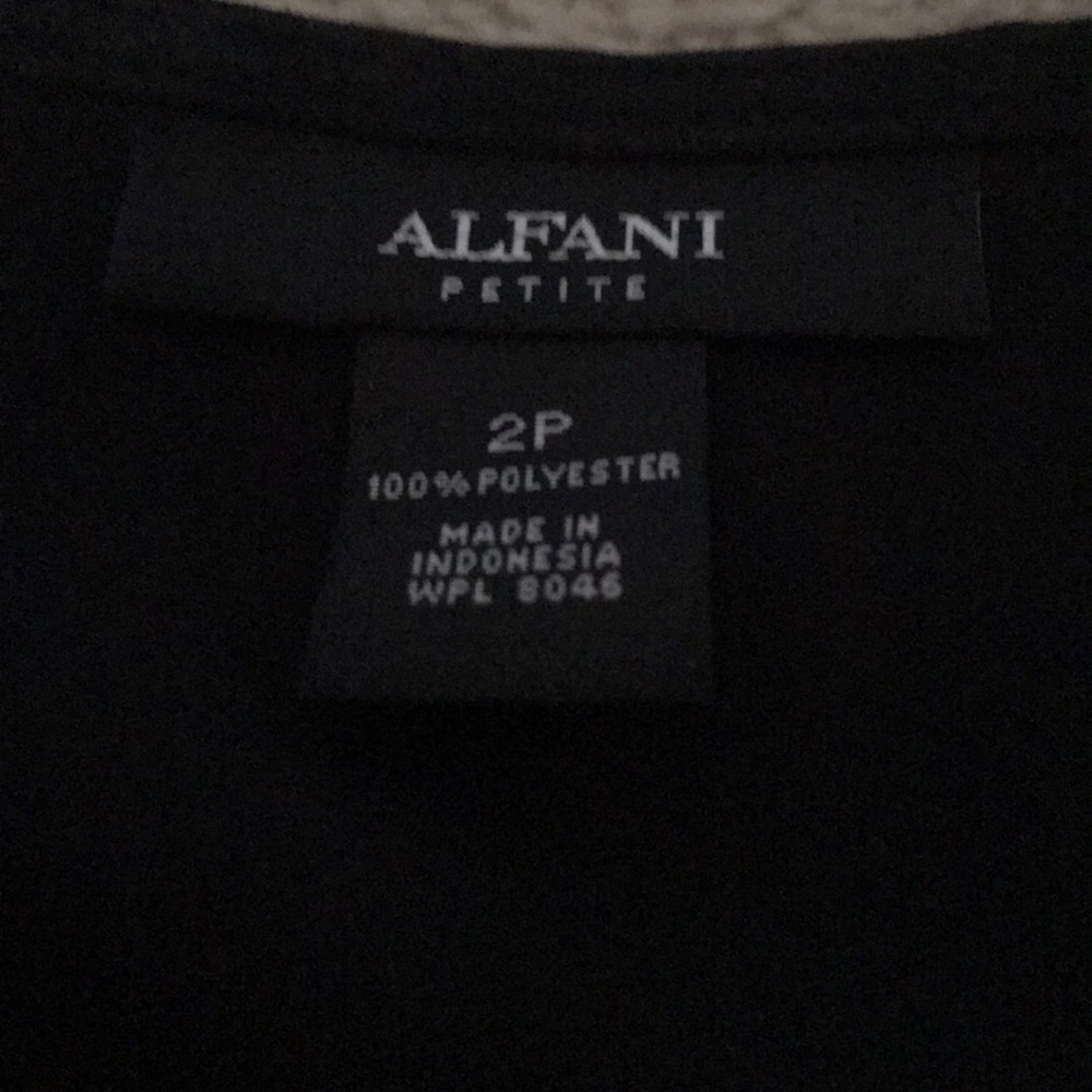 Black blouse. - Picture 5 of 6